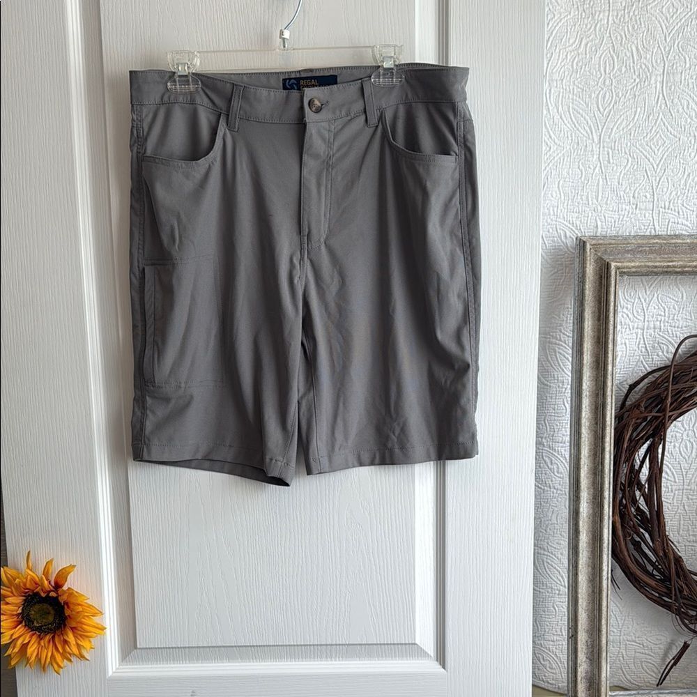 Regal Exchange Gray Men's Shorts - 34 - Good Condition
